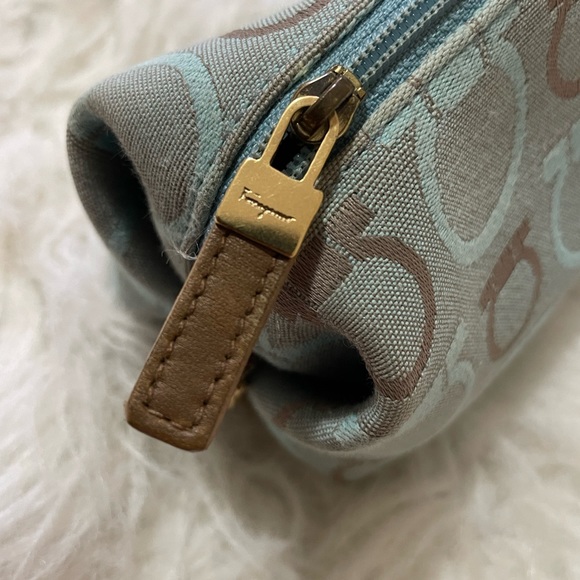 Authentic SALVATORE FERRAGAMO pouch🌸🦋 - Picture 8 of 11